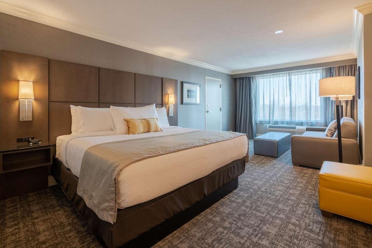 Hotel Western Premier Airport/expo Center 4*
