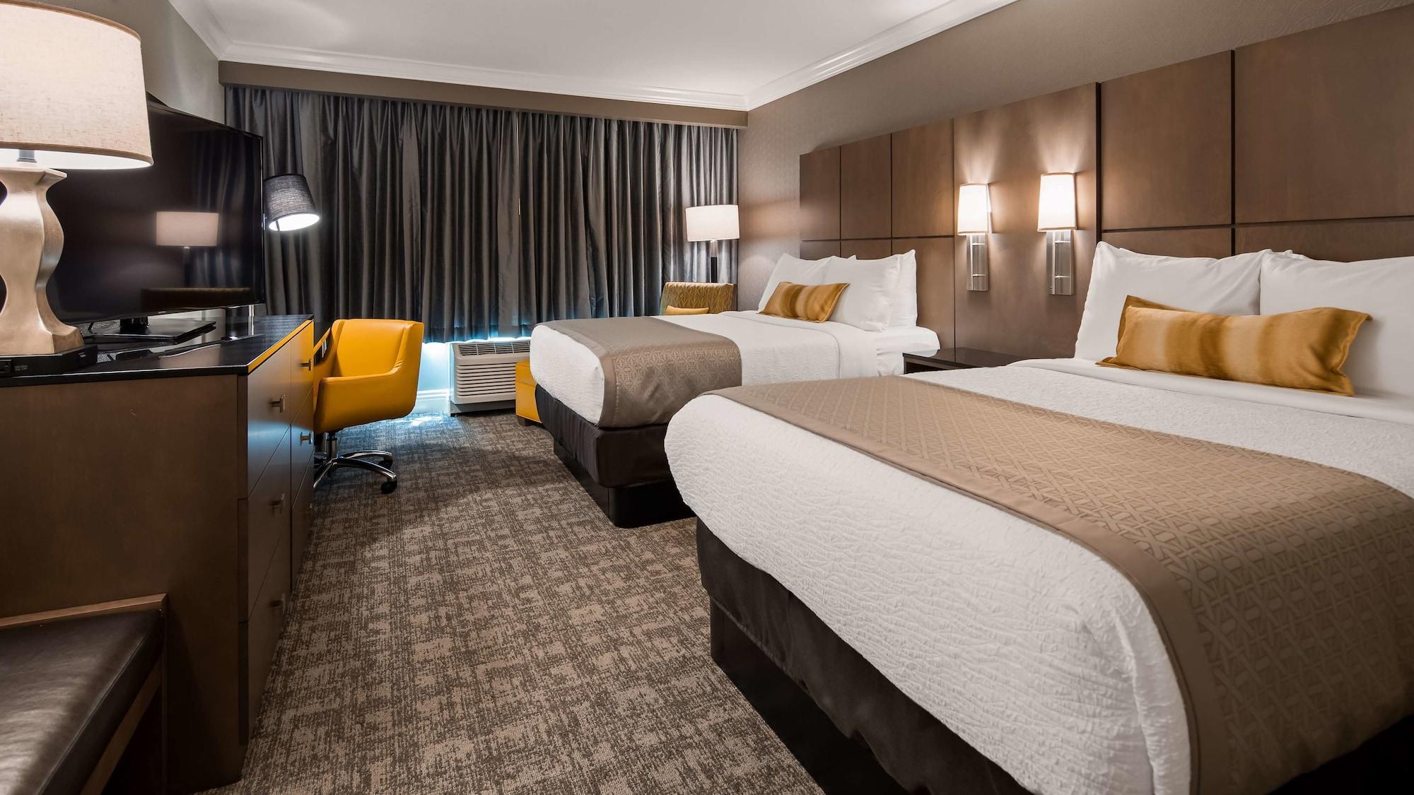 Western Premier Airport/expo Center 4*