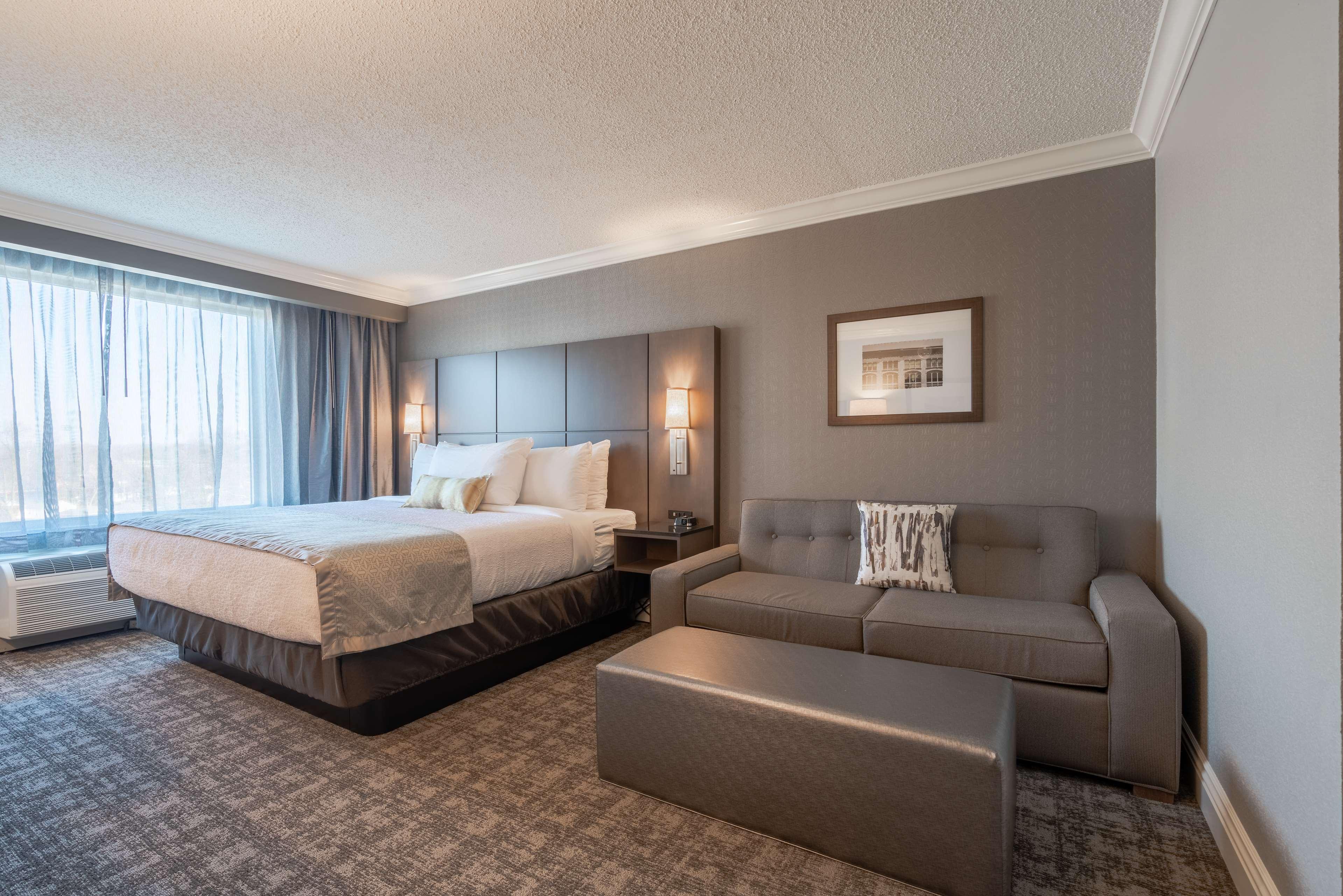 Western Premier Airport/expo Center Hotel 4*
