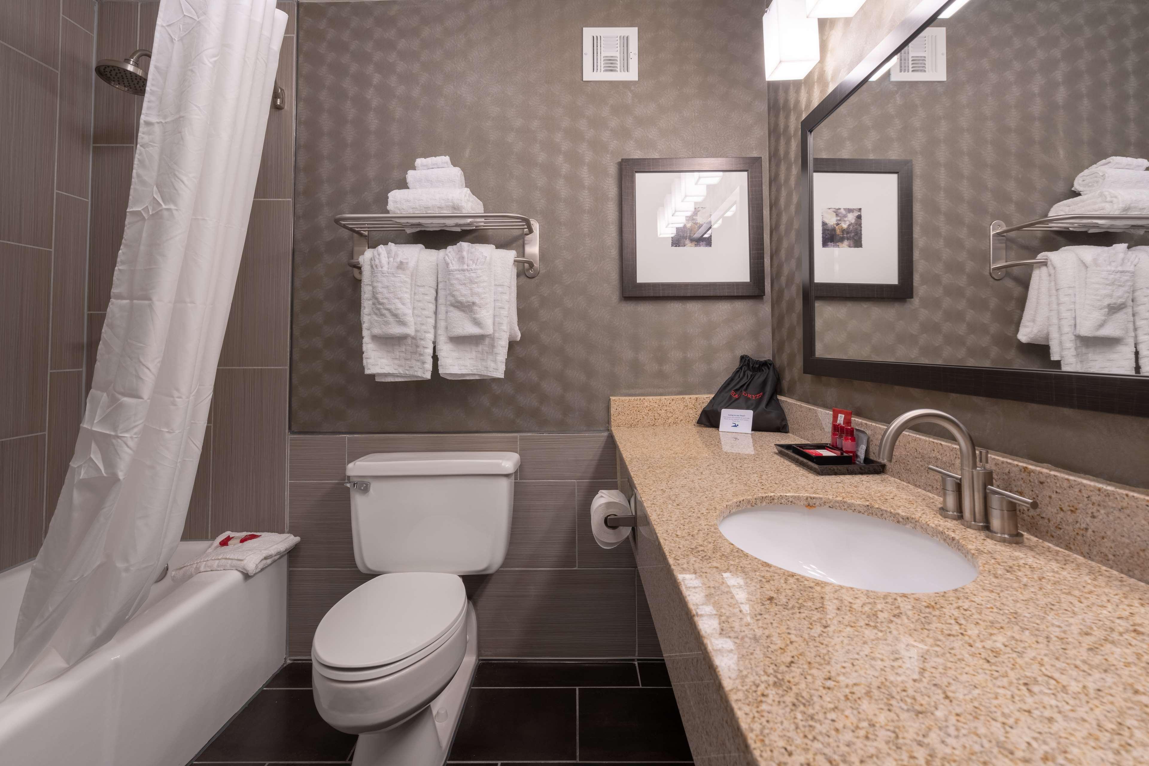 Western Premier Airport/expo Center Hotel 4*