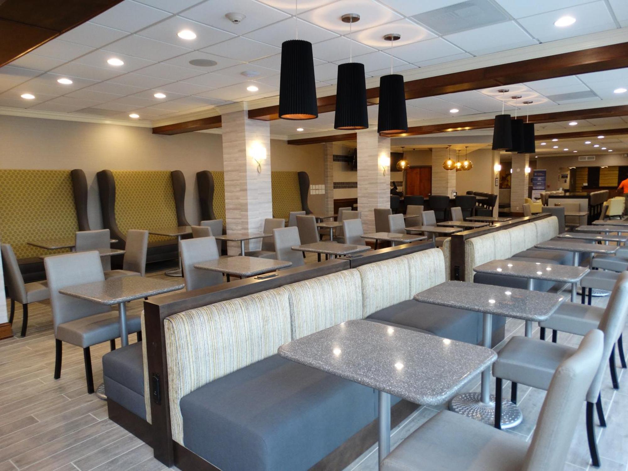 Western Premier Airport/expo Center Hotel 4*