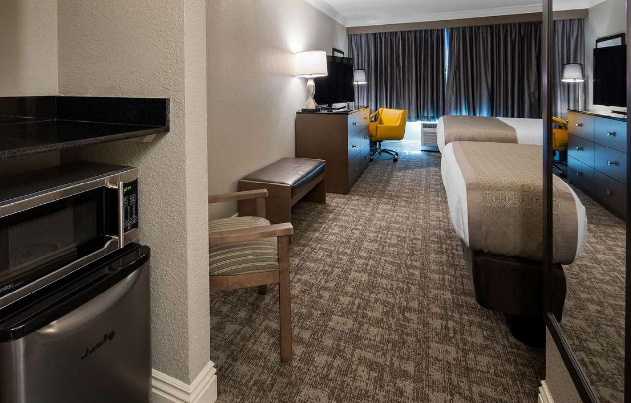 Hotel Western Premier Airport/expo Center 4*
